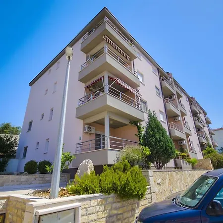 Viktoria Trogir